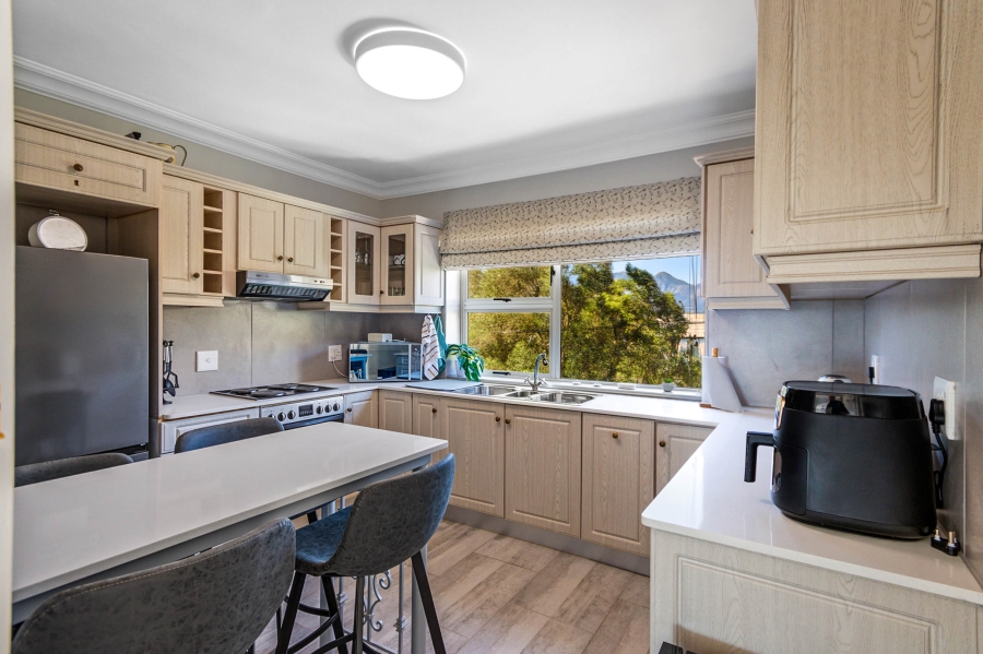 4 Bedroom Property for Sale in Gordons Bay Village Western Cape